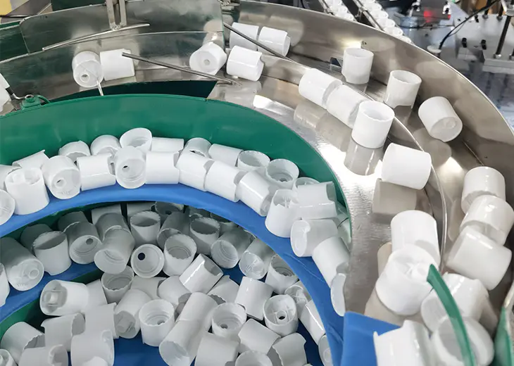 How to calibrate the cap automatic assembly machine? What steps are involved in ensuring precision and accuracy in bottle cap assembly?